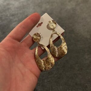 Elegant Gold Textured Drop Earrings